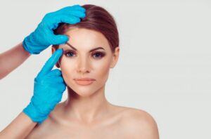 Read more about the article Elevação e Lifting de Sobrancelha com Botox / Toxina Botulínica