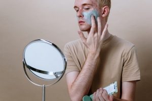 Leia mais sobre o artigo Uso masculino de produtos de cuidados pessoais dobra desde 2004 segundo pesquisa EWG